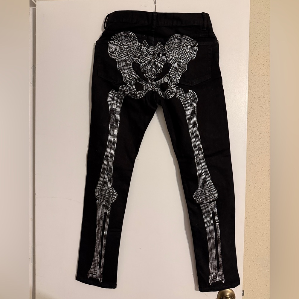 Stylish Black Skeleton Design Relaxed Jeans